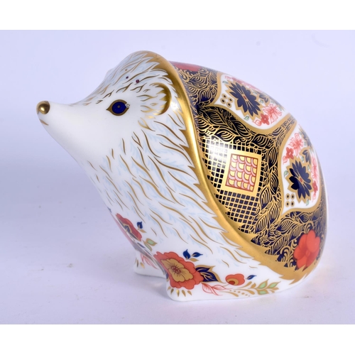 133 - Royal Crown Derby imari paperweight Old Imari Hedgehog.  9cm high