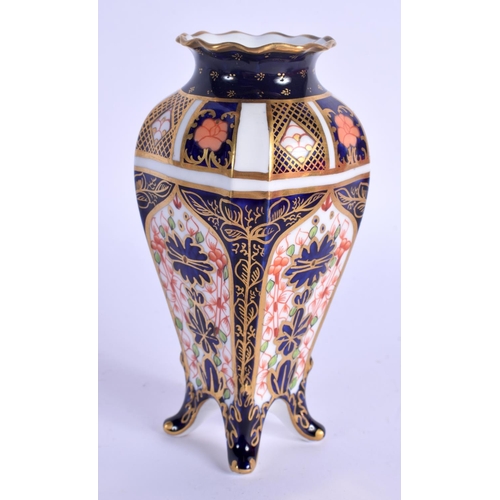 137 - Royal Crown Derby imari pattern 1128 vase date code 1917.  13cm high