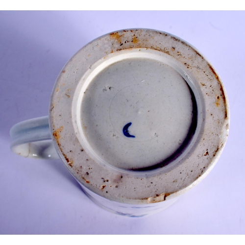 179 - 18th c. Worcester mug decorated in blue with the Gilliflower pattern, crescent mark.  12cm high