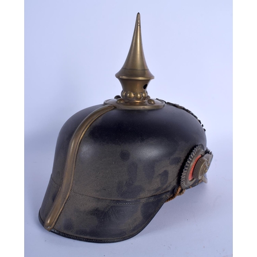 322 - AN IMPERIAL GERMAN MILITARY WWI SOLDIERS PICKELHAUBE HELMET. 21 cm x 25 cm.