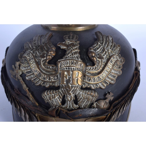 322 - AN IMPERIAL GERMAN MILITARY WWI SOLDIERS PICKELHAUBE HELMET. 21 cm x 25 cm.