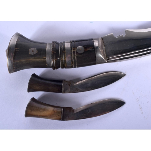 337 - TWO EARLY 20TH CENTURY CARVED RHINOCEROS HORN HANDLED KUKRI GURKHA KNIVES. 40 cm long. (2)