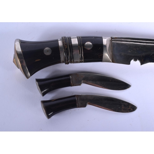 337 - TWO EARLY 20TH CENTURY CARVED RHINOCEROS HORN HANDLED KUKRI GURKHA KNIVES. 40 cm long. (2)