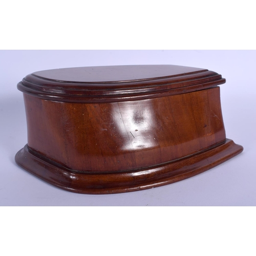 338 - A MILITARY ROYAL FLYING CORPS CARVED WOOD PROPELLER BOX AND COVER. 21 cm x 9 cm.