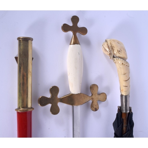 351 - A 19TH CENTURY CARVED CONTINENTAL IVORY HANDLED PARASOL together with a Knights Templar sword. 90 cm... 