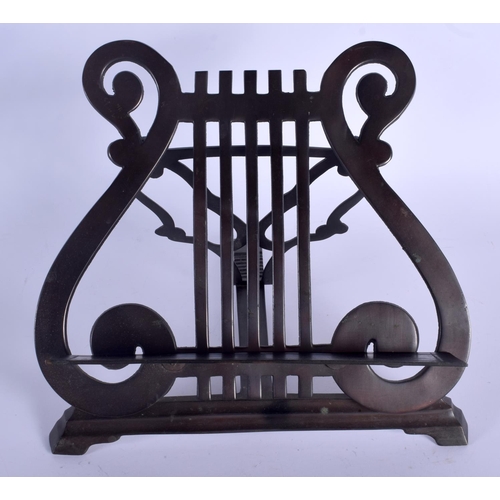 352 - A 1930S BRONZE TABLE TOP MUSIC STAND formed with musical notes. 27 cm x 27 cm.