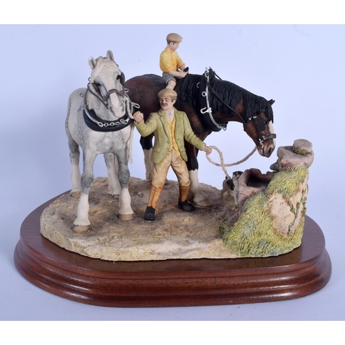 364 - A BORDER FINE ARTS FIGURE OF TWO HORSES modelled with two attendants beside a well. 25 cm x 17 cm.