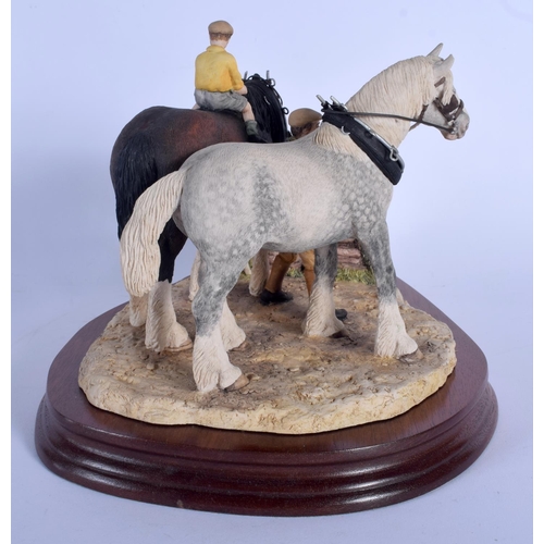 364 - A BORDER FINE ARTS FIGURE OF TWO HORSES modelled with two attendants beside a well. 25 cm x 17 cm.