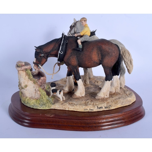 364 - A BORDER FINE ARTS FIGURE OF TWO HORSES modelled with two attendants beside a well. 25 cm x 17 cm.