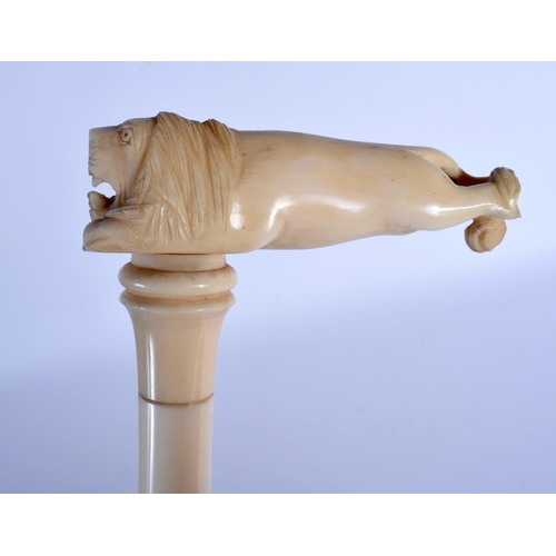 401 - A 19TH CENTURY CONTINENTAL CARVED IVORY LION HEAD WALKING CANE the shaft of gnarled form. 76 cm long... 