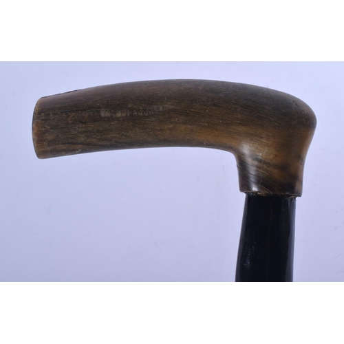 405 - A 19TH CENTURY CONTINENTAL CARVED RHINOCEROS HORN HANDLED WALKING CANE. 82 cm long.