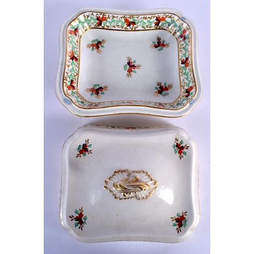 41 - A LARGE EARLY 19TH CENTURY DERBY PORCELAIN SERVING BOWL AND COVER of square form, painted with gilt ... 