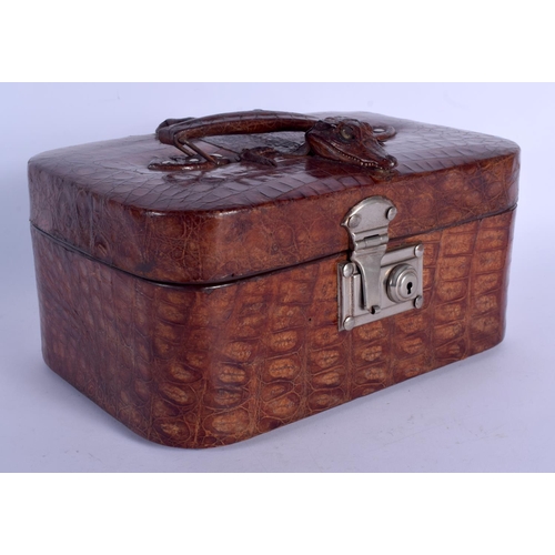 425 - A RARE EDWARDIAN LEATHER CROCODILE SKIN GENTLEMAN'S CARRYING BOX with fitted interior. 27 cm x 15 cm... 