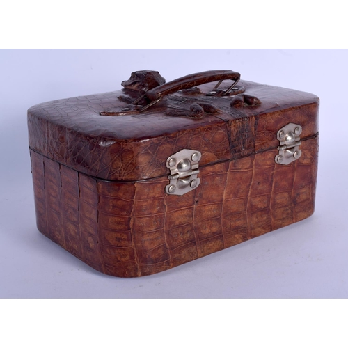 425 - A RARE EDWARDIAN LEATHER CROCODILE SKIN GENTLEMAN'S CARRYING BOX with fitted interior. 27 cm x 15 cm... 