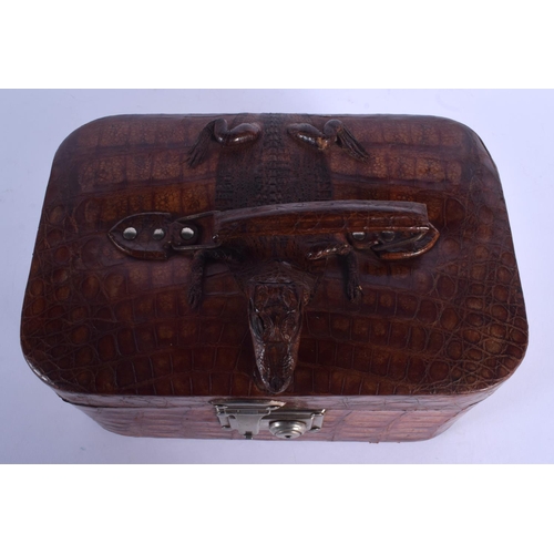 425 - A RARE EDWARDIAN LEATHER CROCODILE SKIN GENTLEMAN'S CARRYING BOX with fitted interior. 27 cm x 15 cm... 