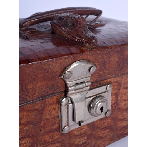 425 - A RARE EDWARDIAN LEATHER CROCODILE SKIN GENTLEMAN'S CARRYING BOX with fitted interior. 27 cm x 15 cm... 