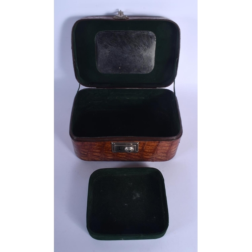 425 - A RARE EDWARDIAN LEATHER CROCODILE SKIN GENTLEMAN'S CARRYING BOX with fitted interior. 27 cm x 15 cm... 