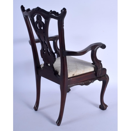 428 - A LOVELY EDWARDIAN MAHOGANY CHILDS DOLL CHAIR modelled in the George III style. 50 cm x 32 cm.