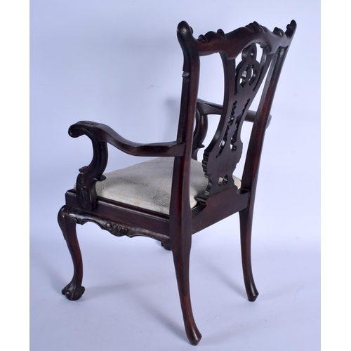 428 - A LOVELY EDWARDIAN MAHOGANY CHILDS DOLL CHAIR modelled in the George III style. 50 cm x 32 cm.