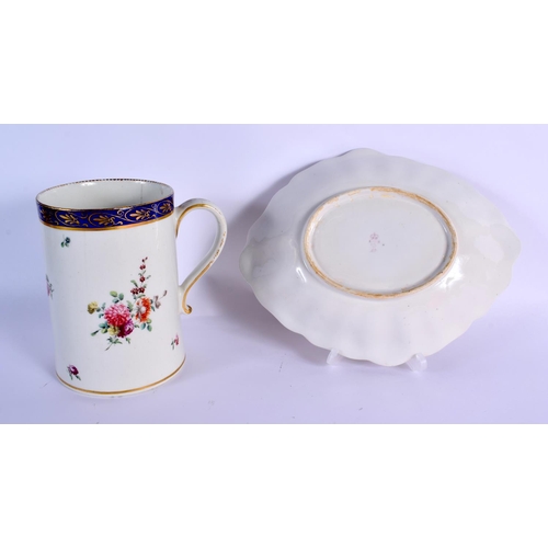 43 - AN 18TH CENTURY CHELSEA DERBY PORCELAIN MUG painted with floral sprays, together with an oval Chelse... 