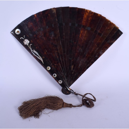 437 - A RARE EARLY 20TH CENTURY TURKISH OTTOMAN TYPE TORTOISESHELL FAN decorated with shell foliage. 25 cm... 