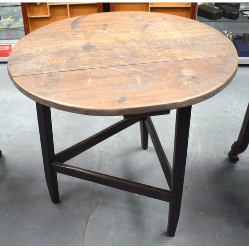 749A - AN OAK CRICKET TABLE. 68 cm x 78 cm.