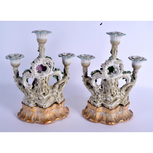 75 - A PAIR OF 19TH CENTURY CONTINENTAL PORCELAIN FIGURES modelled upon a rococo base. Porcelain 26 cm x ... 