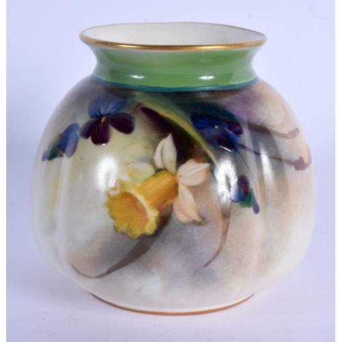 85 - Royal Worcester quadrilobed vase and cover painted with a daffodil and violets date code for 1905.  ... 