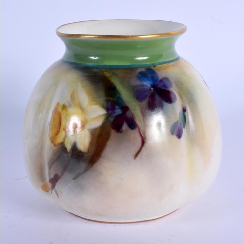 85 - Royal Worcester quadrilobed vase and cover painted with a daffodil and violets date code for 1905.  ... 