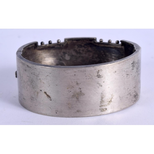 1007 - A VICTORIAN AESTHETIC MOVEMENT WHITE METAL BANGLE. 22 grams. 6 cm wide.