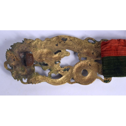 1015 - AN UNUSUAL ANTIQUE MILITARY DRAGON BELT. Plaque 16 cm x 6 cm.