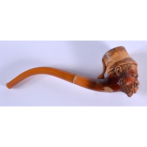 1021 - AN ANTIQUE MEERSCHAUM PIPE. 11 cm wide.