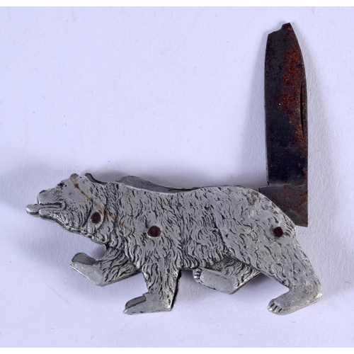 1022 - A VERY RARE 1920S ROAMING BEAR POCKET KNIFE. 5.5 cm x 3 cm.