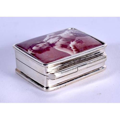 1036 - A CONTEMPORARY EROTIC SILVER PILL BOX. 2.75 cm x 3 cm.