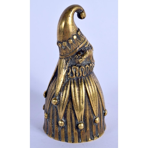 1079 - A 19TH CENTURY CONTINENTAL BRONZE BELL in the form of Mr Punch. 10 cm high.