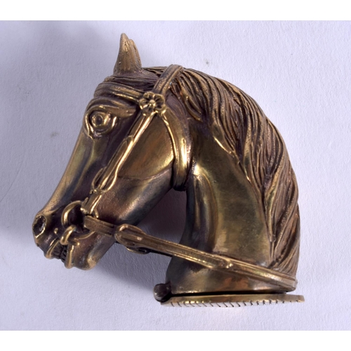 1101 - A CONTEMPORARY BRASS HORSE HEAD VESTA CASE. 3.5 cm x 4 cm.