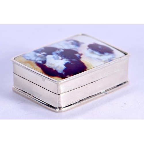 1108 - A CONTEMPORARY SILVER CAT PILL BOX. 17 grams. 3 cm x 2 cm.