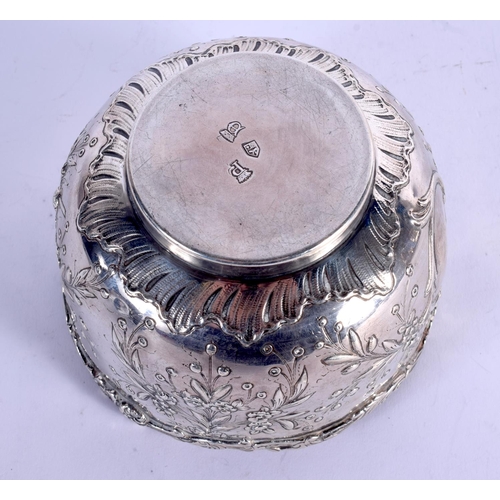 1127 - A 19TH CENTURY CONTINENTAL EMBOSSED SILVER SUGAR BOWL. 191 grams. 11 cm wide.