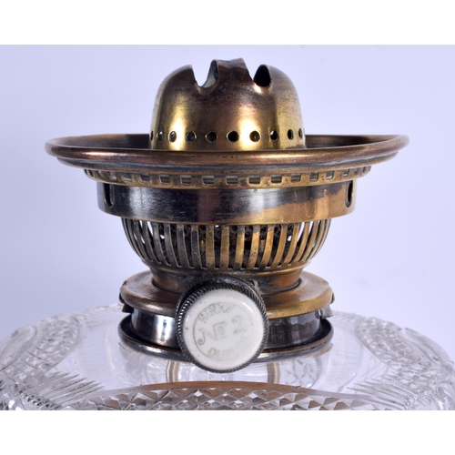 1155 - AN EDWARDIAN SILVER CORINTHIAN CANDLESTICK OIL LAMP. Sheffield 1904. 3.8kgs overall. 52 cm x 15 cm.