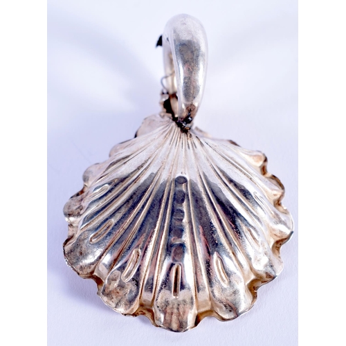 1190 - A MID VICTORIAN SILVER SHELL CADDY SPOON. Birmingham 1860. 7 cm x 5 cm.