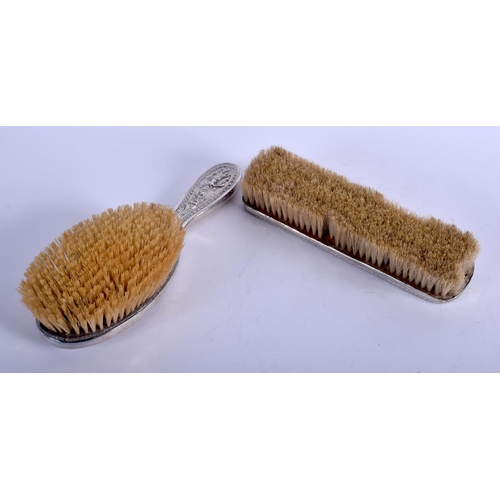 1193 - AN EARLY 20TH CENTURY INDIAN SILVER BRUSH and matching rectangular brush. 420 grams overall. Largest... 