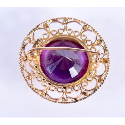 1197 - A 1970S 14CT GOLD AND AMETHYST BROOCH. 10 grams. 3 cm wide.