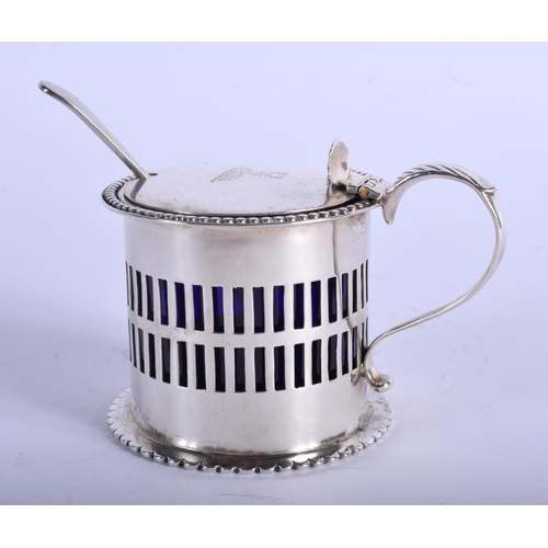 1211 - AN ANTIQUE SILVER MUSTARD POT. London 1915. Silver 129 grams. 6 cm x 9 cm.