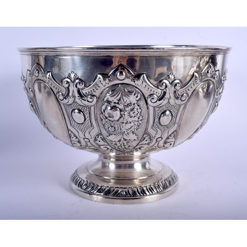 1259 - A LATE VICTORIAN SILVER FRUIT BOWL. London 1896. 665 grams. 15 cm x 22 cm.