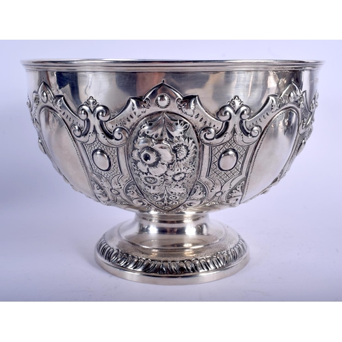 1259 - A LATE VICTORIAN SILVER FRUIT BOWL. London 1896. 665 grams. 15 cm x 22 cm.