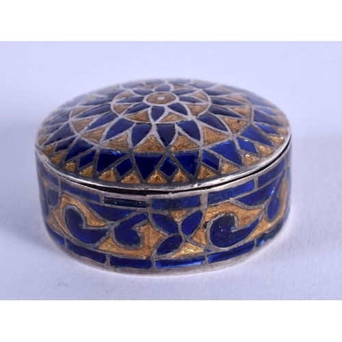 1274 - A SMALL ANTIQUE INDIAN SILVER AND ENAMEL BOX. 10 grams. 2.5 cm x 1 cm.