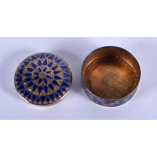 1274 - A SMALL ANTIQUE INDIAN SILVER AND ENAMEL BOX. 10 grams. 2.5 cm x 1 cm.