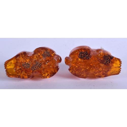 1277 - A PAIR OF SILVER AND AMBER HARES. 6 cm x 4 cm.