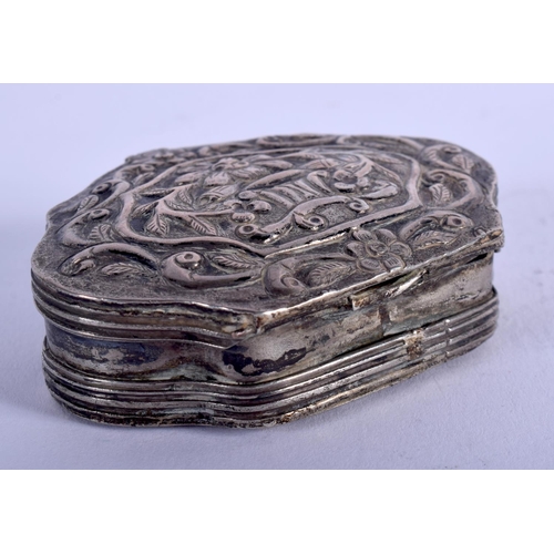 1285 - AN 18TH/19TH CENTURY CONTINENTAL SILVER BOX. 32 grams. 6 cm x 4.5 cm.