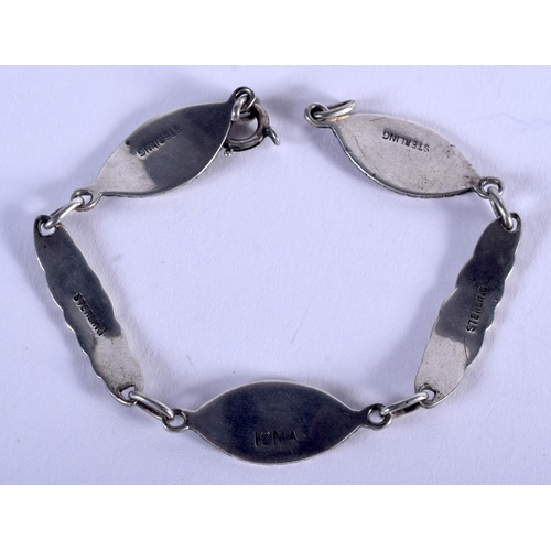 1290 - A STERLING SILVER BRACELET. 12 grams. 17 cm long.